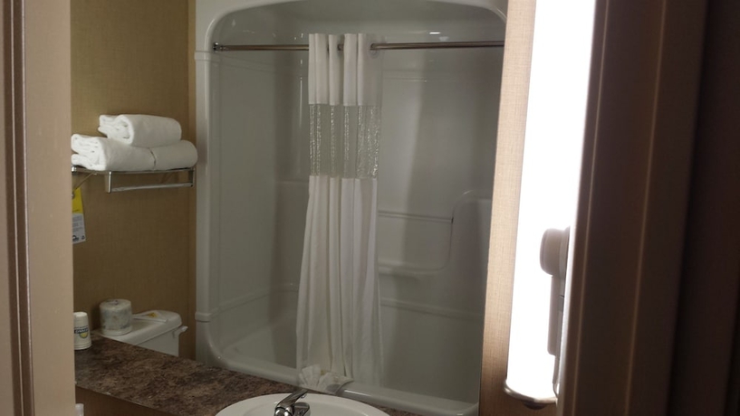 Imagen de la habitación del Hotel Days Inn and Suites By Wyndham West Edmonton. Foto 9
