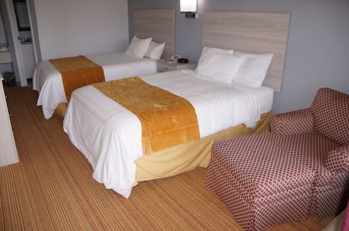 Imagen de la habitación del Hotel Days Inn and Suites By Wyndham Williamsburg Colonial. Foto 4