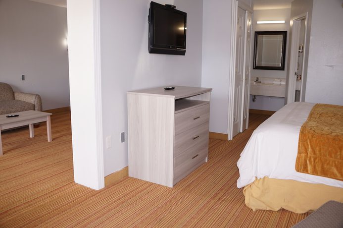 Imagen de la habitación del Hotel Days Inn and Suites By Wyndham Williamsburg Colonial. Foto 6