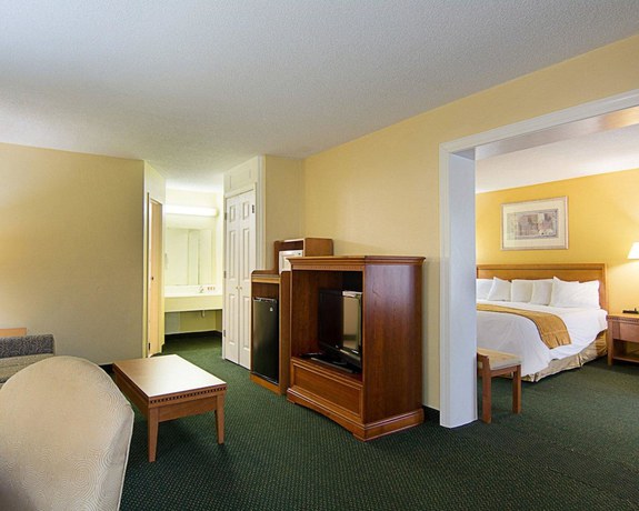 Imagen de la habitación del Hotel Days Inn and Suites By Wyndham Williamsburg Colonial. Foto 11