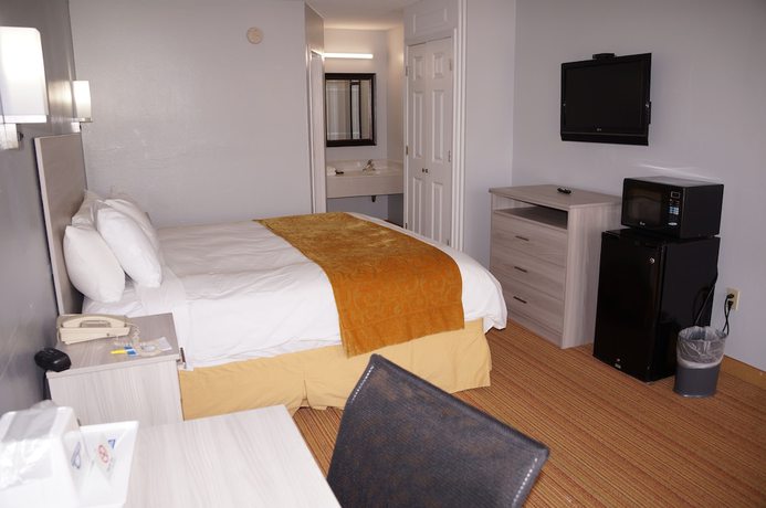Imagen de la habitación del Hotel Days Inn and Suites By Wyndham Williamsburg Colonial. Foto 12