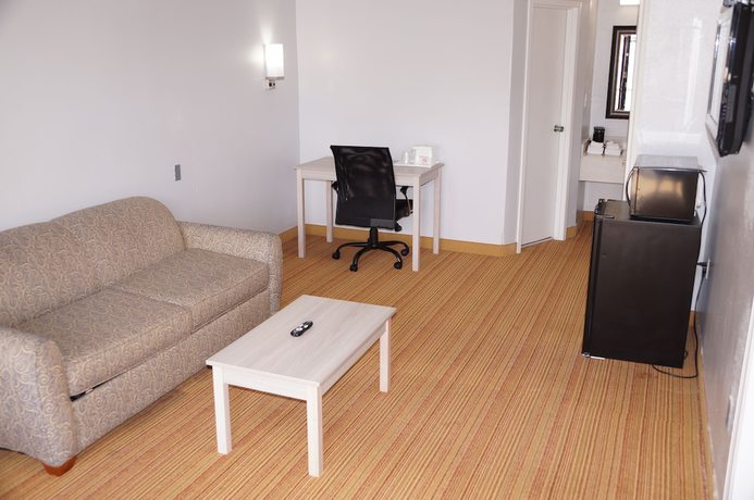 Imagen de la habitación del Hotel Days Inn and Suites By Wyndham Williamsburg Colonial. Foto 15
