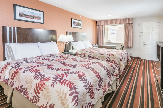 Imagen de la habitación del Hotel Days Inn and Suites By Wyndham Winnie. Foto 11