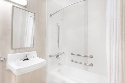 Imagen de la habitación del Hotel Days Inn and Suites By Wyndham York. Foto 10