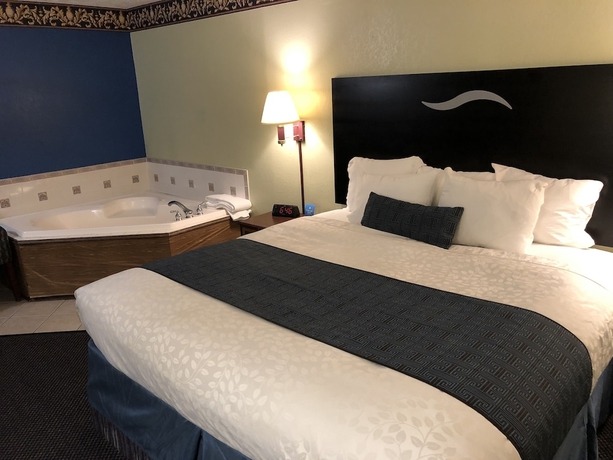 Imagen de la habitación del Hotel Days Inn and Suites By Wyndham Youngstown / Girard Ohio. Foto 9