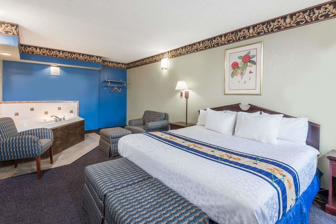 Imagen de la habitación del Hotel Days Inn and Suites By Wyndham Youngstown / Girard Ohio. Foto 11