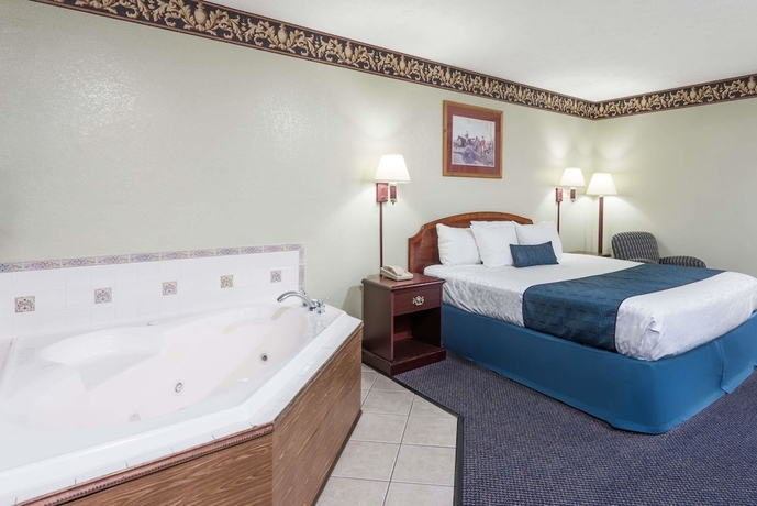 Imagen de la habitación del Hotel Days Inn and Suites By Wyndham Youngstown / Girard Ohio. Foto 12