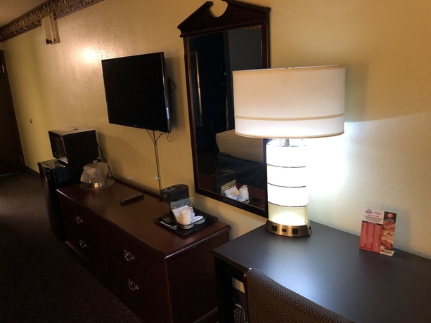 Imagen de la habitación del Hotel Days Inn and Suites By Wyndham Youngstown / Girard Ohio. Foto 13