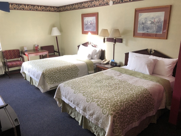 Imagen de la habitación del Hotel Days Inn and Suites By Wyndham Youngstown / Girard Ohio. Foto 15