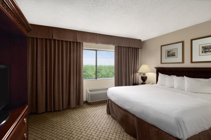 Imagen de la habitación del Hotel Days Inn and Suites Omaha. Foto 6
