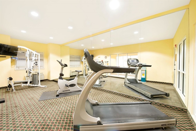 Imagen de los interiores del Hotel Days Inn and Suites Plano Medical Center/dallas. Foto 11