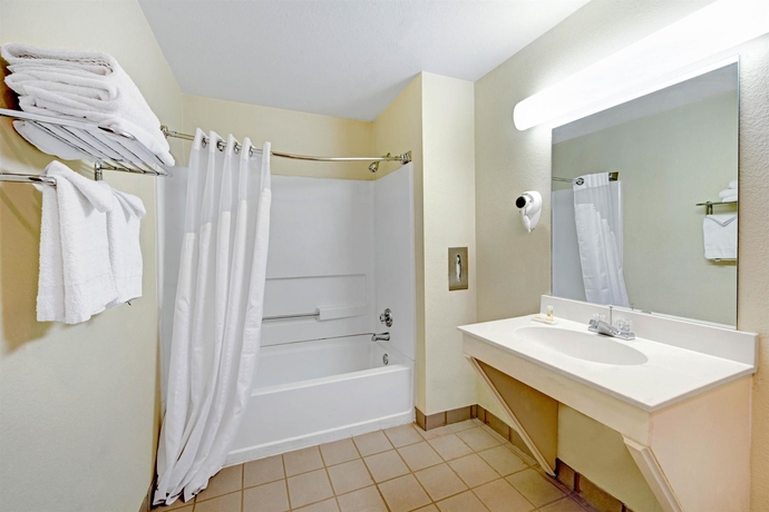 Imagen de la habitación del Hotel Days Inn and Suites Plano Medical Center/dallas. Foto 5