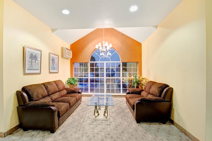 Imagen de los interiores del Hotel Days Inn and Suites Plano Medical Center/dallas. Foto 12