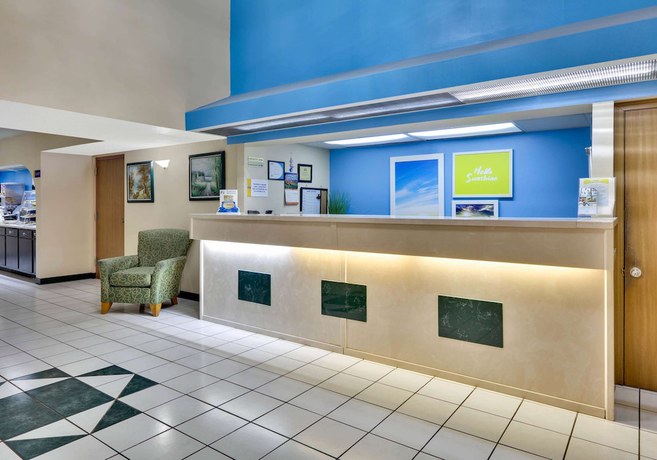 Imagen de los interiores del Hotel Days Inn and Suites by Wyndham Bentonville. Foto 12