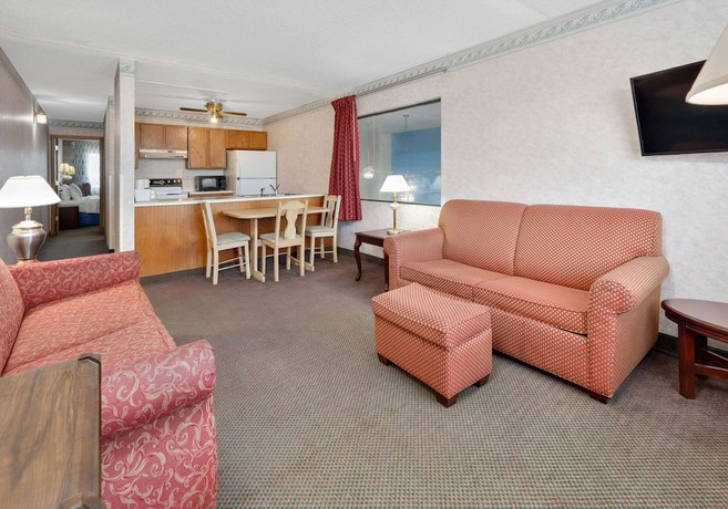 Imagen de la habitación del Hotel Days Inn and Suites by Wyndham Bentonville. Foto 7