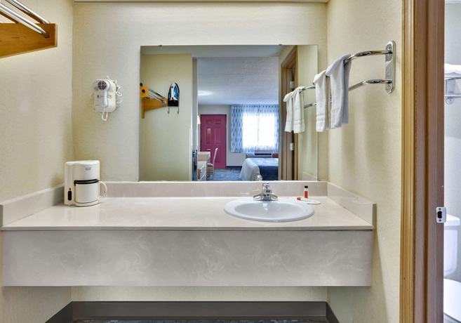 Imagen de la habitación del Hotel Days Inn and Suites by Wyndham Bentonville. Foto 8