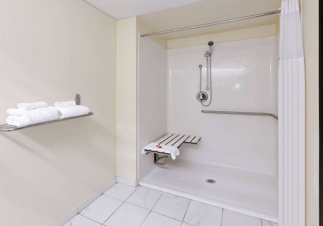 Imagen de la habitación del Hotel Days Inn and Suites by Wyndham Bentonville. Foto 11