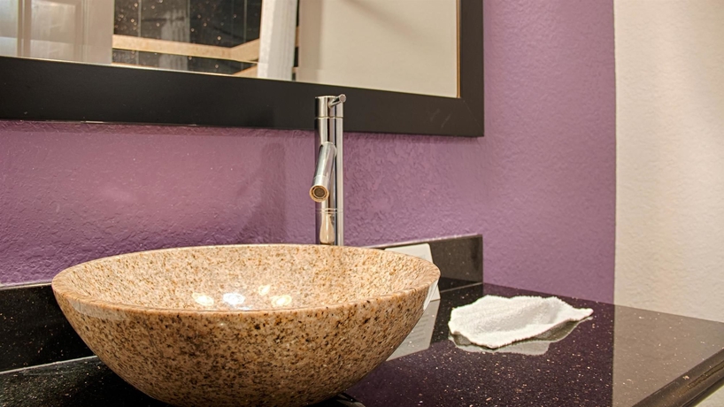 Imagen de la habitación del Hotel Days Inn and Suites by Wyndham Bonita Springs North Naples. Foto 6