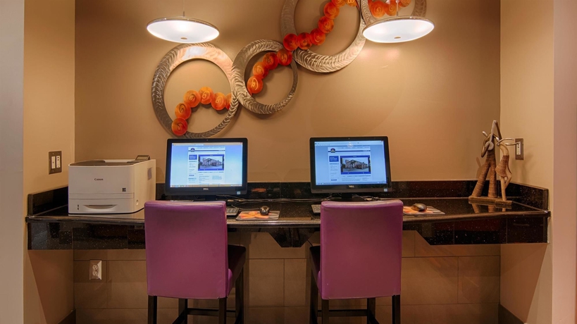 Imagen de los interiores del Hotel Days Inn and Suites by Wyndham Bonita Springs North Naples. Foto 15