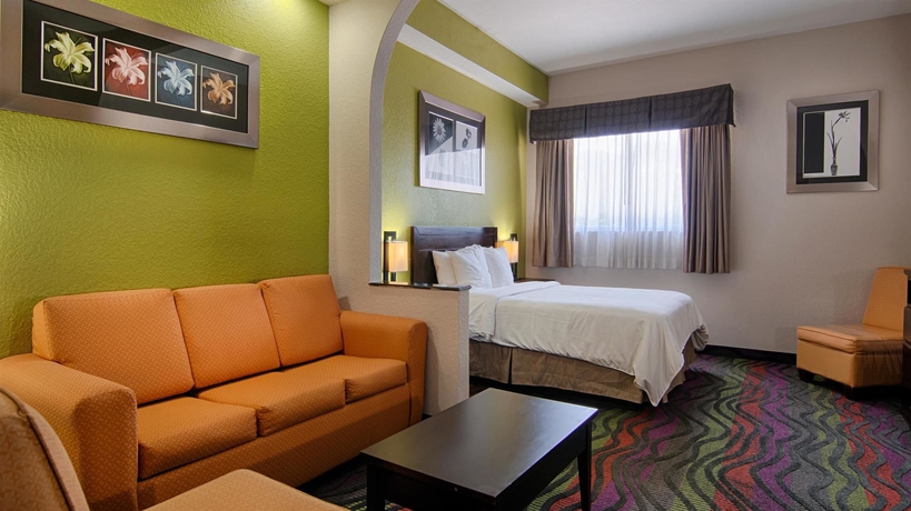 Imagen de la habitación del Hotel Days Inn and Suites by Wyndham Bonita Springs North Naples. Foto 7