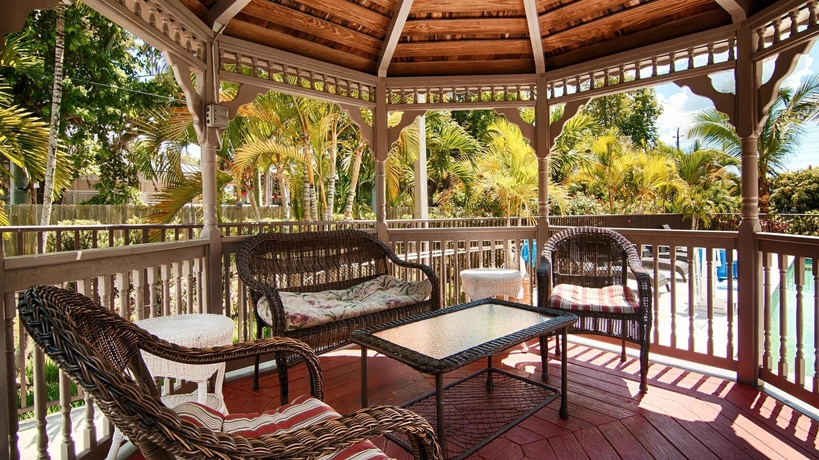 Imagen de los exteriores del Hotel Days Inn and Suites by Wyndham Bonita Springs North Naples. Foto 11