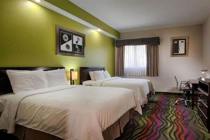 Imagen de la habitación del Hotel Days Inn and Suites by Wyndham Bonita Springs North Naples. Foto 10