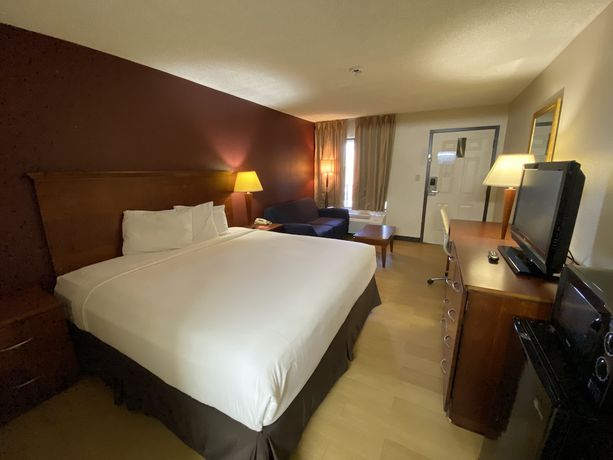 Imagen de la habitación del Hotel Days Inn and Suites by Wyndham Bossier City/Casino Area. Foto 5