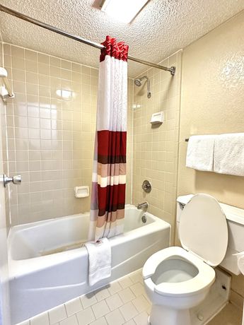 Imagen de la habitación del Hotel Days Inn and Suites by Wyndham Bossier City/Casino Area. Foto 7