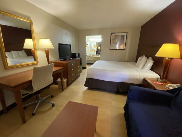 Imagen de la habitación del Hotel Days Inn and Suites by Wyndham Bossier City/Casino Area. Foto 14