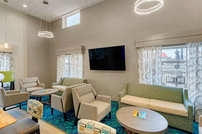 Imagen de los interiores del Hotel Days Inn and Suites by Wyndham Bowling Green. Foto 15