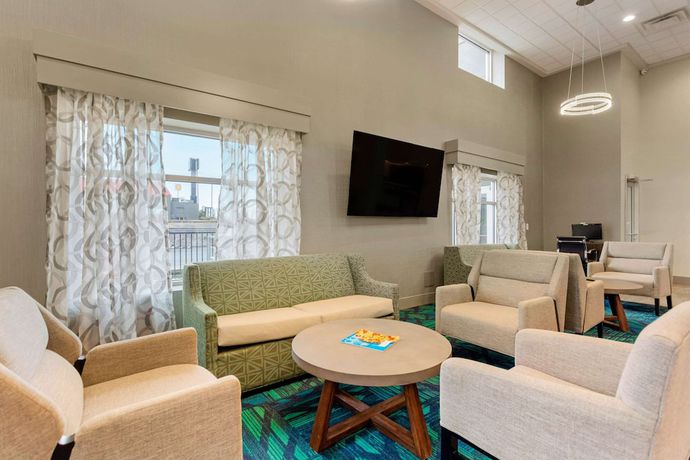 Imagen de los interiores del Hotel Days Inn and Suites by Wyndham Bowling Green. Foto 19