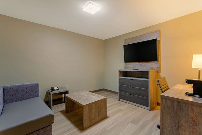 Imagen de la habitación del Hotel Days Inn and Suites by Wyndham Bowling Green. Foto 10