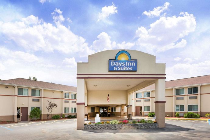 Imagen general del Hotel Days Inn and Suites by Wyndham Bridgeport - Clarksburg. Foto 1