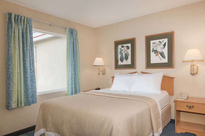 Imagen de la habitación del Hotel Days Inn and Suites by Wyndham Bridgeport - Clarksburg. Foto 9