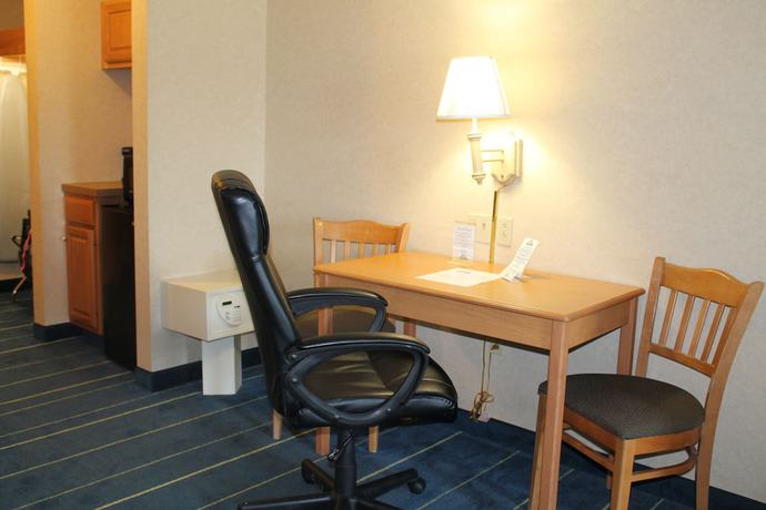 Imagen de la habitación del Hotel Days Inn and Suites by Wyndham Bridgeport - Clarksburg. Foto 11