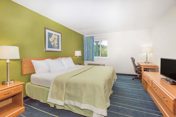 Imagen de la habitación del Hotel Days Inn and Suites by Wyndham Bridgeport - Clarksburg. Foto 12