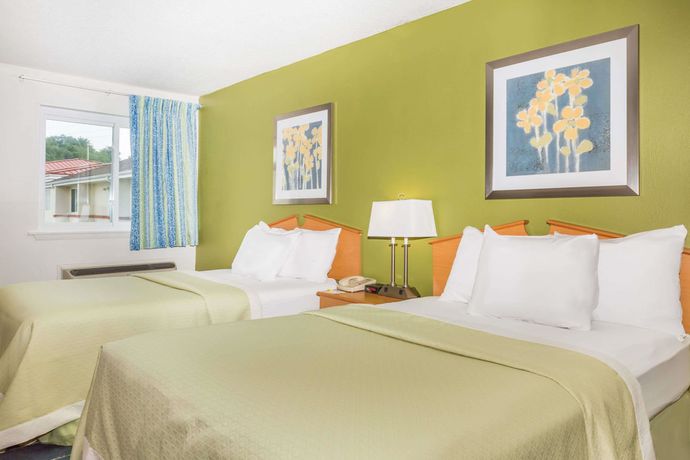 Imagen de la habitación del Hotel Days Inn and Suites by Wyndham Bridgeport - Clarksburg. Foto 13