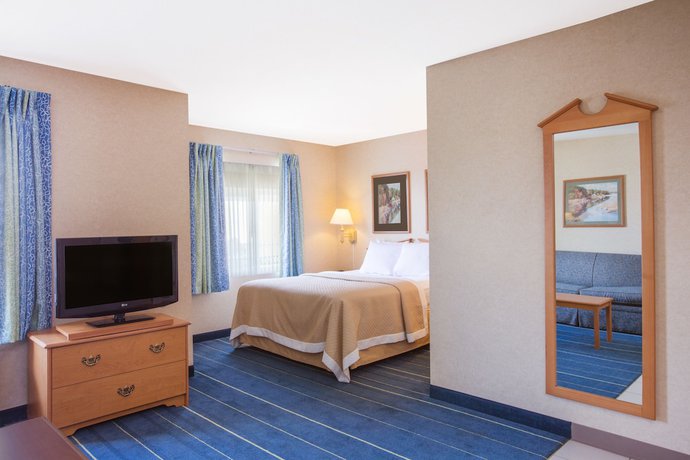 Imagen de la habitación del Hotel Days Inn and Suites by Wyndham Bridgeport - Clarksburg. Foto 16