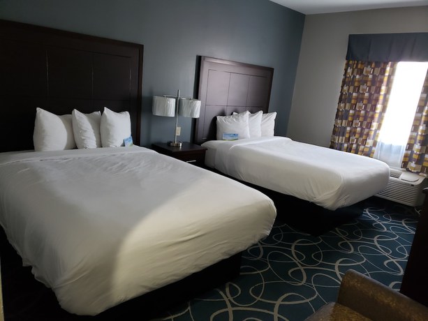 Imagen de la habitación del Hotel Days Inn and Suites by Wyndham Cleburne TX. Foto 2