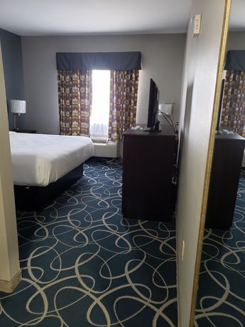 Imagen de la habitación del Hotel Days Inn and Suites by Wyndham Cleburne TX. Foto 8
