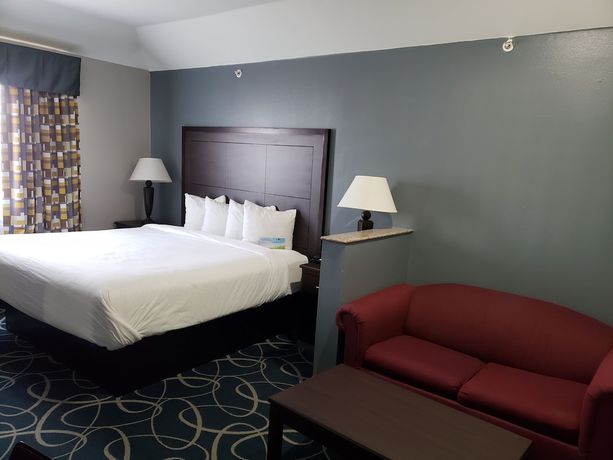 Imagen de la habitación del Hotel Days Inn and Suites by Wyndham Cleburne TX. Foto 10
