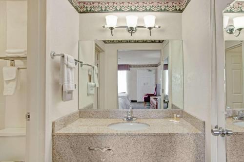 Imagen general del Hotel Days Inn and Suites by Wyndham Collierville Germantown Area. Foto 4