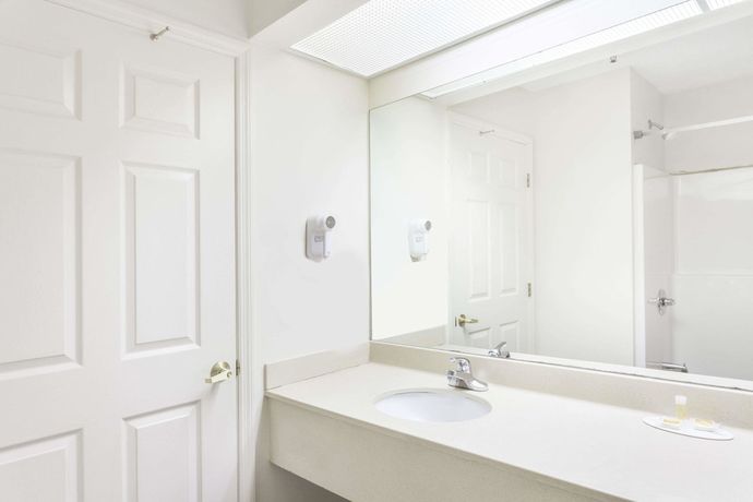 Imagen de la habitación del Hotel Days Inn and Suites by Wyndham Huntsville, Huntsville. Foto 3