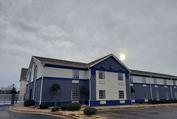 Imagen general del Hotel Days Inn and Suites by Wyndham Huntsville, Huntsville. Foto 1