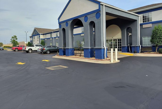 Imagen general del Hotel Days Inn and Suites by Wyndham Huntsville, Huntsville. Foto 2