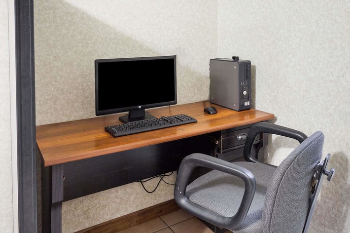 Imagen de los interiores del Hotel Days Inn and Suites by Wyndham Huntsville, Huntsville. Foto 19