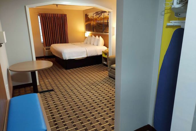 Imagen de la habitación del Hotel Days Inn and Suites by Wyndham Huntsville, Huntsville. Foto 14