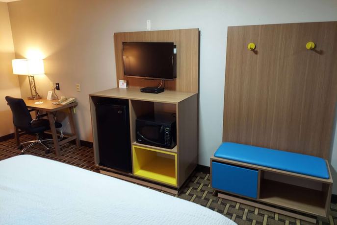 Imagen de la habitación del Hotel Days Inn and Suites by Wyndham Huntsville, Huntsville. Foto 16