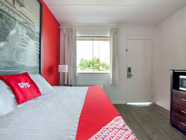Imagen de la habitación del Hotel Days Inn and Suites by Wyndham Indianapolis Airport East. Foto 3