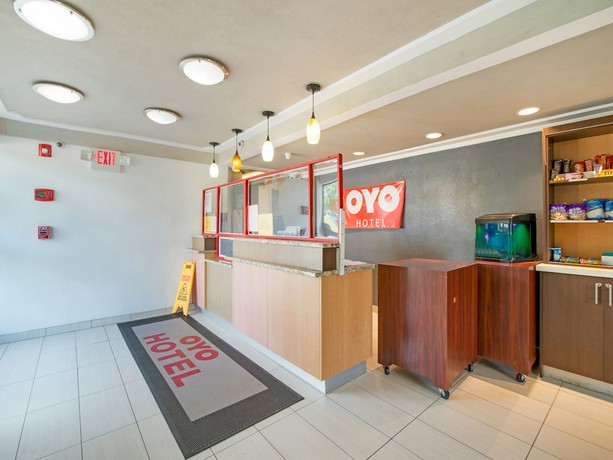 Imagen de los interiores del Hotel Days Inn and Suites by Wyndham Indianapolis Airport East. Foto 19